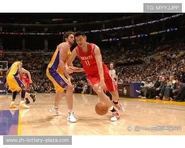 姚明在篮球场上的盖帽神技展现 超越高度的防守艺术 姚明在篮球场上的盖帽神技展现 超越高度的防守艺术